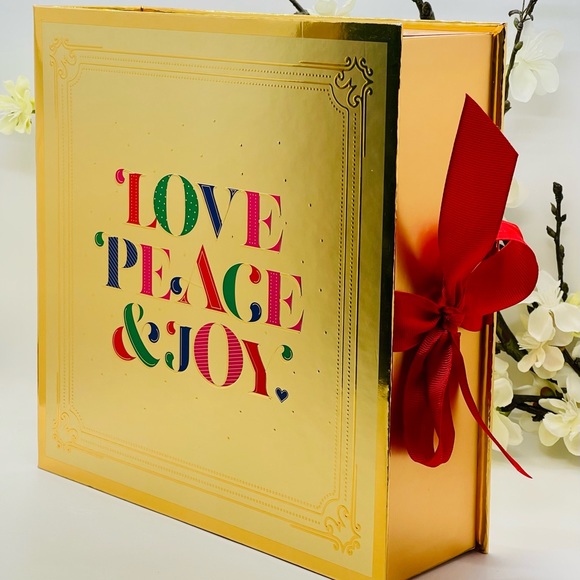 Bath and Body Works Snowflakes & Cashmere 3-Piece Gift Box Set - Picture 9 of 10